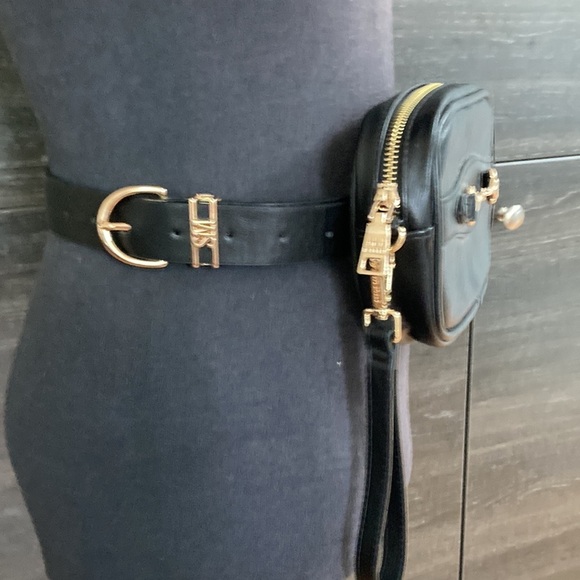 NWOT Steve Madden  Belt Bag, Black PU, gold tone hardware, logo pull 🖤 - Picture 4 of 13